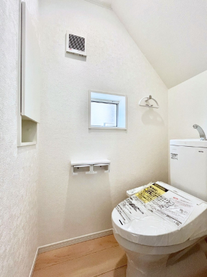 gC@`Toilet`@YEXbLEKȃEHVbgtgCł낰ԂłB1A2KɃgCXy[XǏ薾邭AKԂƂȂĂ܂gꏊ炱̔złI