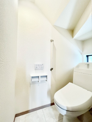 gC@`Toilet`@YEXbLEKȃEHVbgtgCł낰ԂłB1A2KɃgCXy[XǏ薾邭AKԂƂȂĂ܂gꏊ炱̔złI