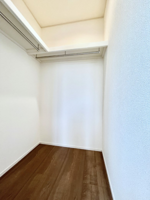 ̑@P`Walk-in Closet`@̗mĂVɂȂɂEH[NCN[[bgBmȊOɂAigȂƓdX[cP[XAXgbNiȂǉłЕtԂłB