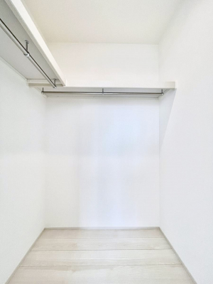 ̑@P`Walk-in Closet`@̗mĂVɂȂɂEH[NCN[[bgBmȊOɂAigȂƓdX[cP[XAXgbNiȂǉłЕtԂłB