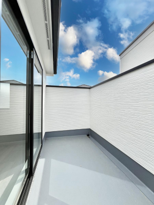 oRj[@`Balcony`  oRj[͉z݁Azc󕨂C悭Ƃł܂B  g₷JIȃoRj[łzՂ~蒍AoRj[tZ܂B  