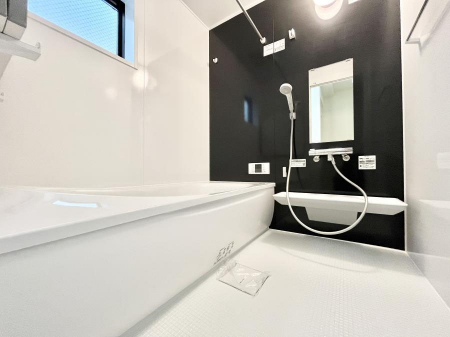 @Q`Bath Room`  t̃oX[B  z˂ޖ邢́A̓CǂgłB  ܂A@Ă܂B  CǍDłB