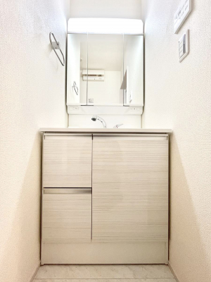 ʑEʏ@Q`Dressing Room`@邭pE_[[Bgꏊ炱AKȋԂƂȂĂ܂BVv[hbT[̗pĂ܂̂ŁAVyɏo܂B