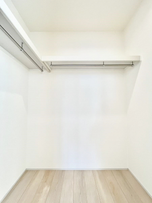 ̑@P`Walk-in Closet`@̗mĂVɂȂɂEH[NCN[[bgBmȊOɂAigȂƓdX[cP[XAXgbNiȂǉłЕtԂłB