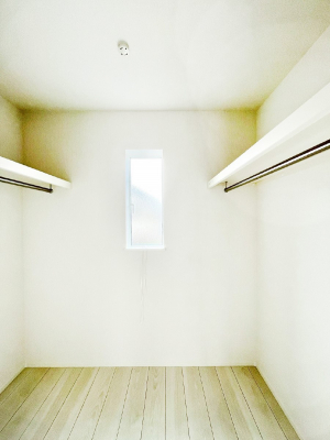 ̑@`Walk-in Closet`@̗mĂVɂȂɂEH[NCN[[bgBmȊOɂAigȂƓdX[cP[XAXgbNiȂǉłЕtԂłB
