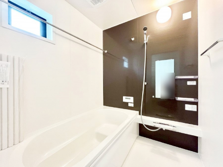 @Q`Bath Room`  ͋C̗ŖɌătbVB  @\tĂ̂Ő􂢏オ󕨂AJ̓VCCɂ邱Ƃ\łB