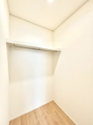 ̑@B`Walk-in Closet`@̗mĂVɂȂɂEH[NCN[[bgBmȊOɂAigȂƓdX[cP[XAXgbNiȂǉłЕtԂłB