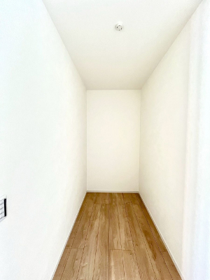 [@`Service Room`@Lb`ɔ[˂ݒu܂IHiXgbNł֗ȏꏊłBLb`͉Ƃ̒łꏊB펞ɔĂ̔H~Xy[XƂĂĝSłˁB