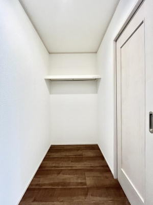 ̑@P`Walk-in Closet`@̗mĂVɂȂɂEH[NCN[[bgBmȊOɂAigȂƓdX[cP[XAXgbNiȂǉłЕtԂłB
