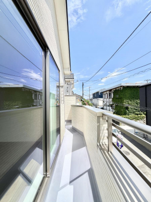 oRj[@1`Balcony`@̃oRj[̑Oɂ͉_ȊOɑzՂ̂܂B󕨂₷A薾邭ĈĂ܂Bg₷JIȃoRj[ł