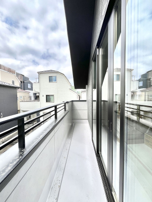 oRj[@`Balcony`  oRj[͉z݁Azc󕨂C悭Ƃł܂B  g₷JIȃoRj[łzՂ~蒍AoRj[tZ܂B  