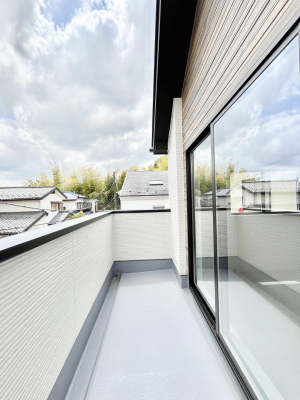 oRj[@`Balcony`  oRj[͉z݁Azc󕨂C悭Ƃł܂B  g₷JIȃoRj[łzՂ~蒍AoRj[tZ܂B  