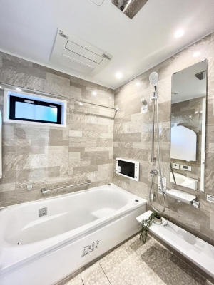 @`Bath Room`@͋C̗ŖɌătbVB@\tĂ̂ŗׂ̐@uŐ􂢏オ󕨂AJ̓VCCɂ邱Ƃ\łB