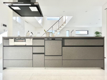 Lb`@`Kitchen`@LĎg₷Lb`ȂƑłɗAЕtԂȂłႢ܂[Ղ肠̂ŁAƐȈۂۂĂ܂B