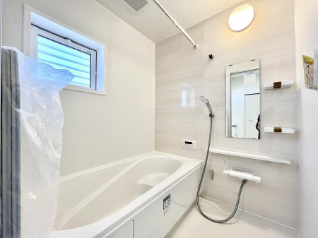 @`Bath Room`@L΂ē邱Ƃ\I̔MdȃoX^CłBqlƂꏏł\ȍLȂ̂ŁArOƂ͈ƑcR̂ЂƎy݂܂B