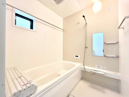 @`Bath Room`@L΂ē邱Ƃ\I̔MdȃoX^CłBqlƂꏏł\ȍLȂ̂ŁArOƂ͈ƑcR̂ЂƎy݂܂B