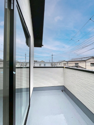 oRj[@`Balcony`@̃oRj[̑Oɂ͉_ȊOɑzՂ̂܂B󕨂₷A薾邭ĈĂ܂BƑS̐󕨂CɊ܂B