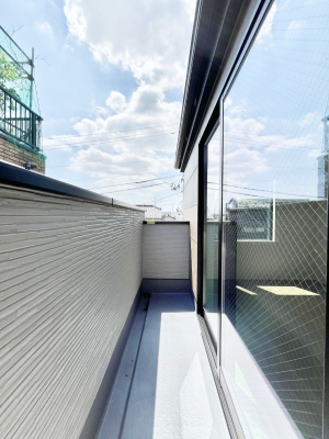 oRj[@`Balcony`  oRj[͉z݁Azc󕨂C悭Ƃł܂B  g₷JIȃoRj[łzՂ~蒍AoRj[tZ܂B  