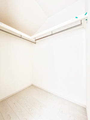̑@P`Walk-in Closet`@̗mĂVɂȂɂEH[NCN[[bgBmȊOɂAigȂƓdX[cP[XAXgbNiȂǉłЕtԂłB