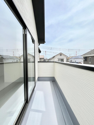 oRj[@`Balcony`  oRj[͉z݁Azc󕨂C悭Ƃł܂B  g₷JIȃoRj[łzՂ~蒍AoRj[tZ܂B  