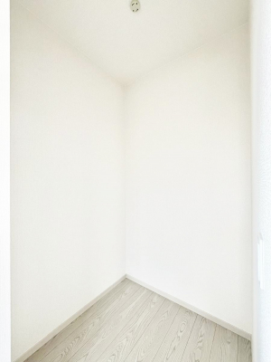 ̑@`Walk-in Closet`@KvȂ̂R[fBl[gꗗĊmFłAgxx⏀ZԂōςރEH[NCN[[bgݒu܂BƂ̒Ƃ֗Ȏ[Xy[XłB