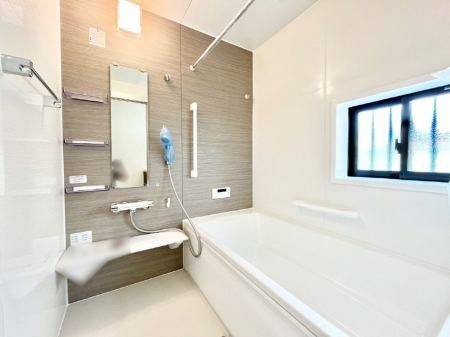 @P`Bath Room`  LXƂ͋C̗ǂoX[BqlƈꏏɂCɓy݁Avöy[W܂؂ȏuԁBX̔tbVłłB