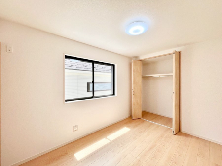 Q@P`Bed Room`  Sɂ͎[N[[bgIiĝm⏬͂AGߕ̂mȂǂƐڂ܂܂B  ԂLgpł܂ˁB
