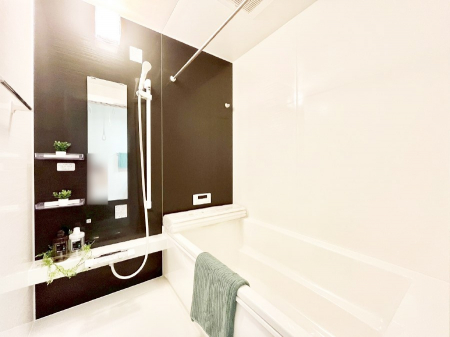 @S`Bath Room`@L΂ē邱Ƃ\I̔MdȃoX^CłBqlƂꏏł\ȍLȂ̂ŁArOƂ͈ƑcR̂ЂƎy݂܂B