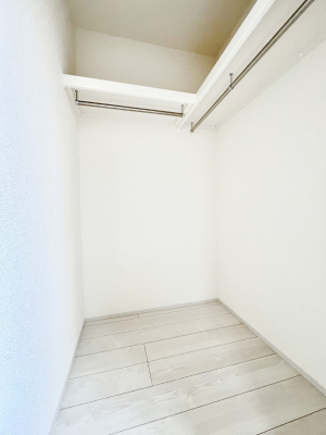 ̑@`Walk-in Closet`@KvȂ̂R[fBl[gꗗĊmFłAgxx⏀ZԂōςރEH[NCN[[bgݒu܂BƂ̒Ƃ֗Ȏ[Xy[XłB