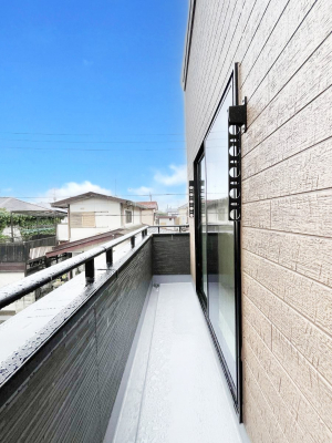 oRj[@P`Balcony`@̃oRj[̑Oɂ͉_ȊOɑzՂ̂܂B󕨂₷A薾邭ĈĂ܂Bg₷JIȃoRj[ł