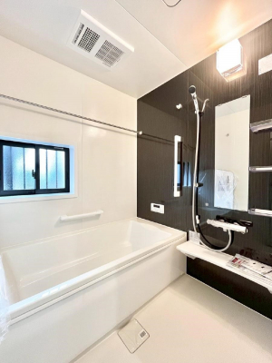 @P`Bath Room`  t̃oX[B  z˂ޖ邢́A̓CǂgłB  ܂A@Ă܂B  CǍDłB