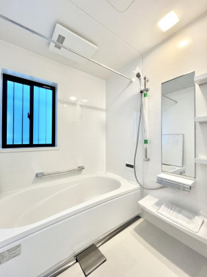 @R`Bath Room`  t̃oX[B  z˂ޖ邢́A̓CǂgłB  ܂A@Ă܂B  CǍDłB