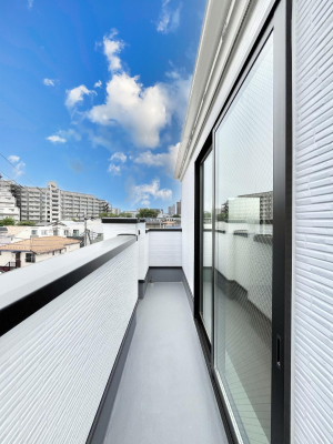oRj[@P`Balcony`  oRj[͉z݁Azc󕨂C悭Ƃł܂B  g₷JIȃoRj[łzՂ~蒍AoRj[tZ܂B  