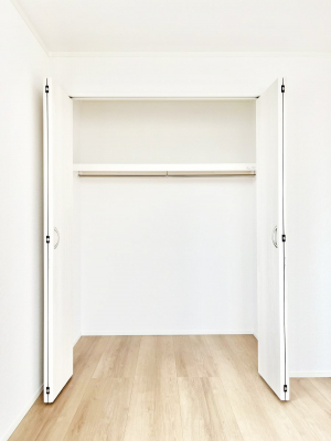 [@P`Closet`@ǖʃN[[bg΃^XuKvȂAôȂXbLԂێł܂BꂽXy[XLɊpłBߗނ̕iȂǂՂ[o܂ˁ