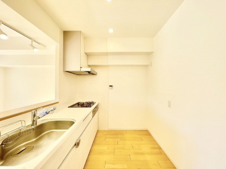 Lb`@`Kitchen`@LĎg₷Lb`ȂƑłɗAЕtԂȂłႢ܂[Ղ肠̂ŁAƐȈۂۂĂ܂B