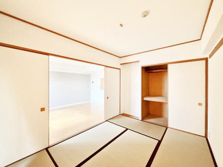 ̑ρ@`Japanese Room`@aʂȎԁA炩ȏt̂炩ȎA~͂̎炷zƂԁAoNɂĕ\ςʂȏꏊAƑ݂Ȃ̂Cɓ̋ԁB