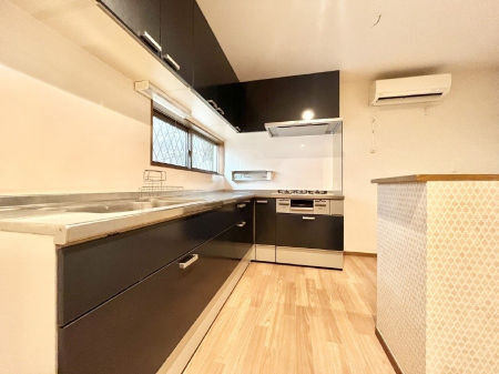 Lb`@`Kitchen`@R鑋̂Lb`gꏊ炱Agl܂BƂLb`R[i[͎LȎdオƂȂĂ܂B