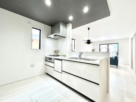 Lb`@`Kitchen`@R鑋̂Lb`gꏊ炱Agl܂BƂLb`R[i[͎LȎdオƂȂĂ܂B