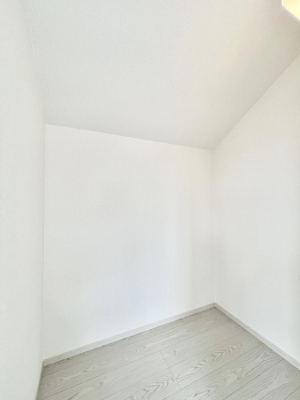 ̑@P`Walk-in Closet`@̗mĂVɂȂɂEH[NCN[[bgBmȊOɂAigȂƓdX[cP[XAXgbNiȂǉłЕtԂłB