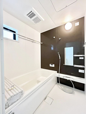 @P`Bath Room`  t̃oX[Bz˂ޖ邢́A̓CǂgłB܂A@Ă܂BCǍDłB
