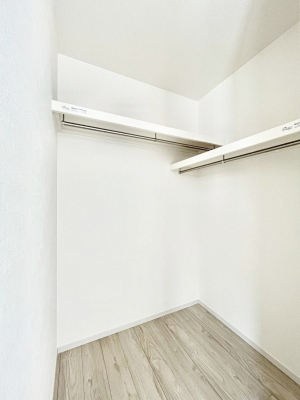 ̑@P`Walk-in Closet`@̗mĂVɂȂɂEH[NCN[[bgBmȊOɂAigȂƓdX[cP[XAXgbNiȂǉłЕtԂłB