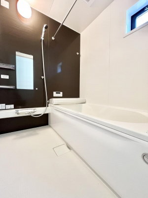 @`Bath Room`@͋C̗ŖɌătbVB@\tĂ̂ŗׂ̐@uŐ􂢏オ󕨂AJ̓VCCɂ邱Ƃ\łB