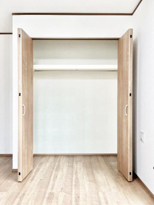 [@P`Closet`@ǖʃN[[bg΃^XuKvȂAôȂXbLԂێł܂BꂽXy[XLɊpłBߗނ̕iȂǂՂ[o܂ˁ