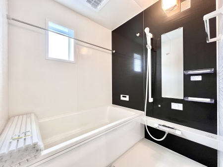 @PV`Bath Room`@L΂ē邱Ƃ\I̔MdȃoX^CłBqlƂꏏł\ȍLȂ̂ŁArOƂ͈ƑcR̂ЂƎy݂܂B