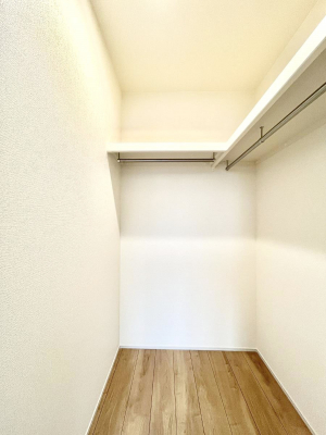 ̑@`Walk-in Closet`@KvȂ̂R[fBl[gꗗĊmFłAgxx⏀ZԂōςރEH[NCN[[bgݒu܂BƂ̒Ƃ֗Ȏ[Xy[XłB