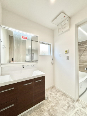 ���̑��@�����`Dressing Room�`�@�Â��Ȃ肪���Ȑ��ʏ�����������ƍ̌��Ɗ��C���\�Ȃ̂ŋC�����悭���g�������܂��B�O�ʋ��^�C�v�̐��ʑ�͋������[�ŎU�炩�肪���Ȑ��ʏ����X�b�L����