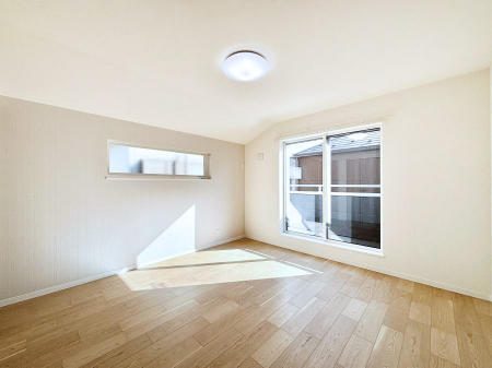 ���̑����ρ@�����`Bed Room�`�@2�ʍ̌����m�ۂ������邢�����́A���ʂ����ǂ��A��ϋ��S�n�̗ǂ���ԂƂȂ��Ă���܂��B�u�₩�ȕ��������ċN���钩�́A���K�����̎n�܂�ɁI���������ʕ����ƂĂ��ǂ��Z�܂���