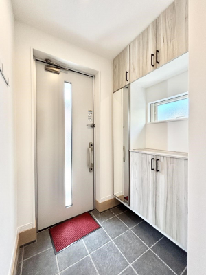 ���ց@�����`Entrance�`�@���ʔ��~���[�t�Ȃ̂ŁA���o�����O�̐g�����Ȃ݃`�F�b�N�Ɂ��􌺊ւ͂��q�l�����o�}�������ԍŏ��̏ꏊ�A�A���Ă��鎞�ɓ���ŏ��̏ꏊ�B����ȏꏊ�����炱���A���ǂ���ԂɁc��