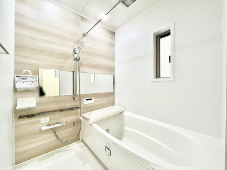 @`Bath Room`@L΂ē邱Ƃ\I̔MdȃoX^CłBqlƂꏏł\ȍLȂ̂ŁArOƂ͈ƑcR̂ЂƎy݂܂B