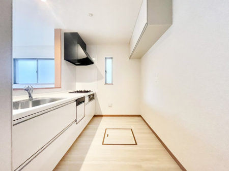 Lb`@`Kitchen`@R鑋̂Lb`gꏊ炱Agl܂BƂLb`R[i[͎LȎdオƂȂĂ܂B